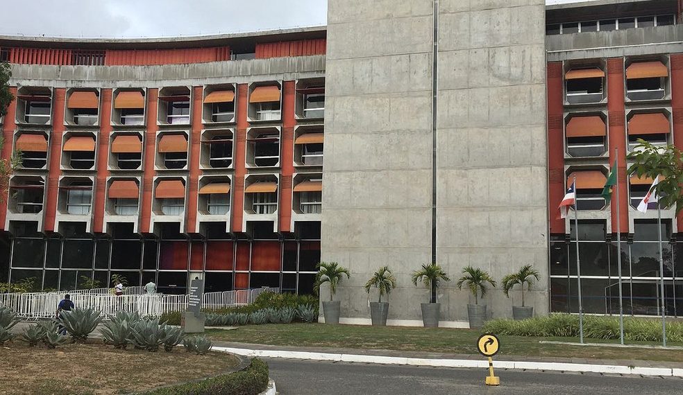 Governo da Bahia publica portarias para afastamento de 283 servidores que não comprovaram imunização contra Covid-19