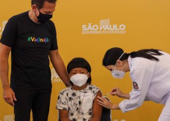 SP: indígena é a 1ª criança vacinada contra a covid-19 no país