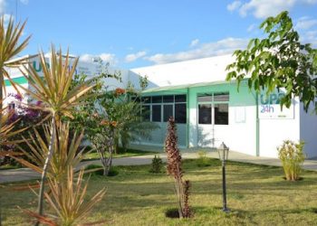 Criança de 2 anos morre afogada em piscina plastica