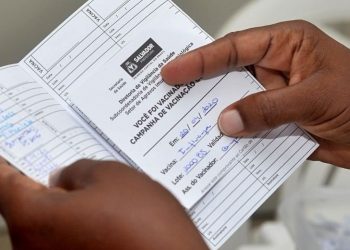 Estudantes com mais de 18 anos terão que apresentar comprovante de vacinação contra Covid-19 nas escolas