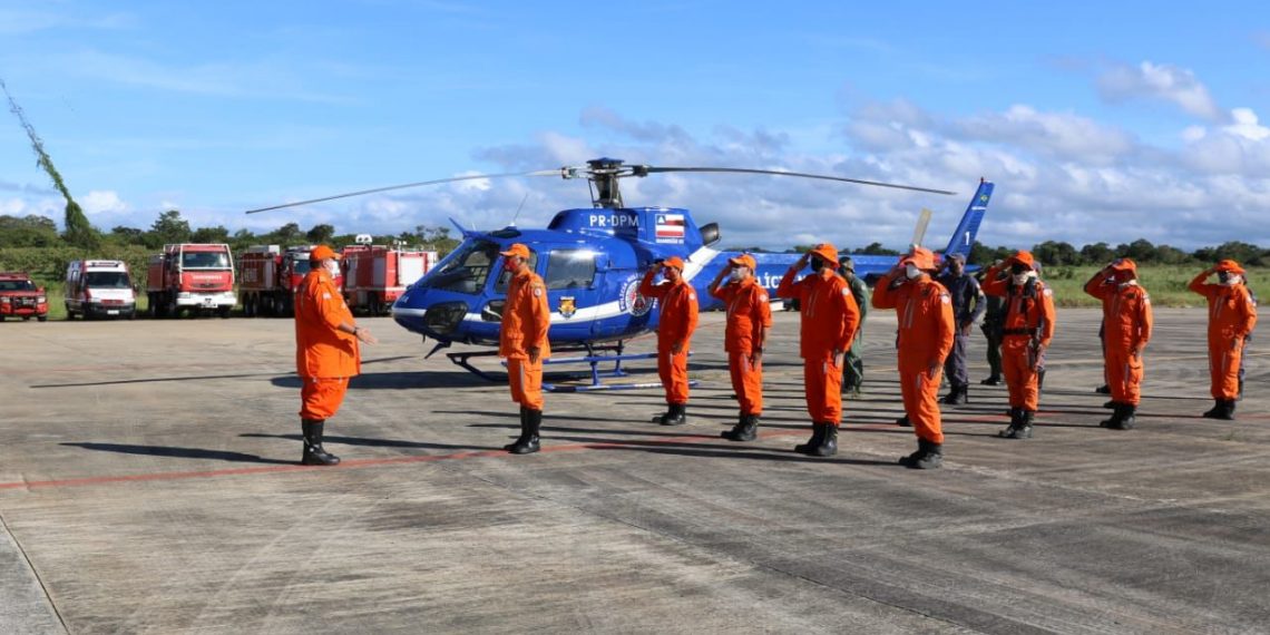 Bombeiros militares da Bahia embarcam para o Rio de Janeiro e reforçarão resgate em Petrópolis-RJ