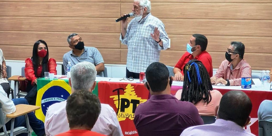 Wagner comunica ao PT que não será candidato. Partido definirá nova tática nos próximos dias