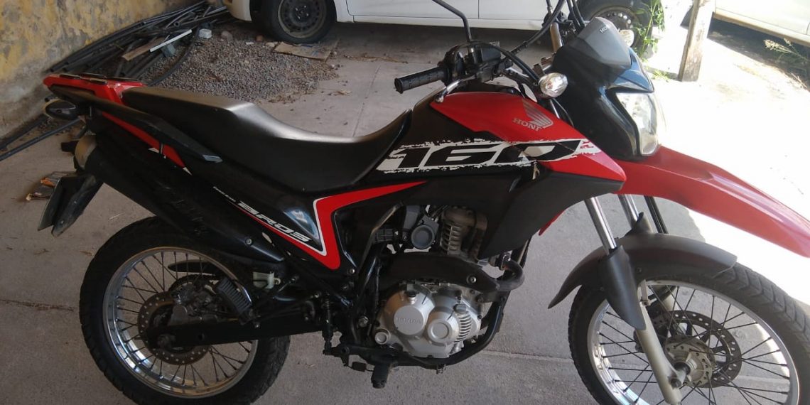 Polícia Civil apreende moto com adulteração do chassi e placa de outro veículo