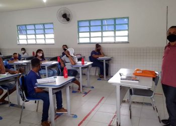 Estudantes do interior da Bahia celebram o início do ano letivo com aulas 100% presenciais