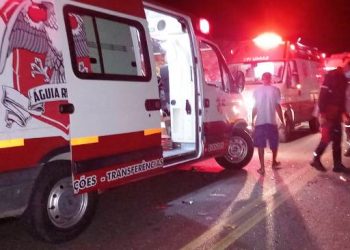 Colisão frontal envolvendo carros de passeio deixa dois feridos com gravidade na BA 409