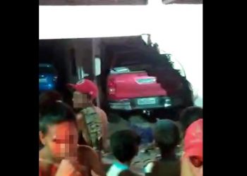 Vídeos: carro desgovernado atinge e mata morador de Caldas do Jorro que estava sentado na porta de casa