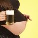 Consumo de álcool na gestação traz riscos para bebê, afirma médica