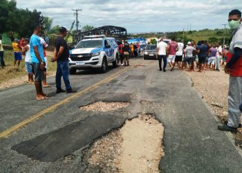 Acidente na BA 120 envolvendo os ônibus da São Matheus pode ter sido provocado por buracos na pista