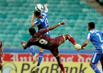 Copa do Nordeste: Com um jogador a menos no segundo tempo, Bahia fica no empate com CSA na Fonte