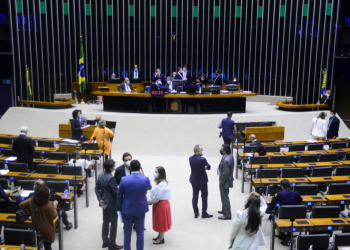 Veja como votaram deputados baianos na PL que muda registro de agrotóxicos