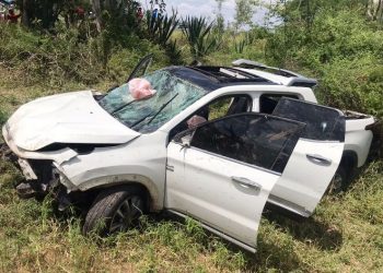 Após assalto a loja de celular em Santaluz, durante à fuga carro capota e bandidos morrem em troca de tiros com a PM (atualizada)