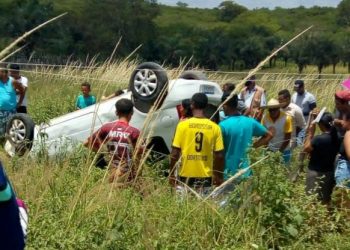 Médica capota veículo em estrada vicinal de Várzea da Roça