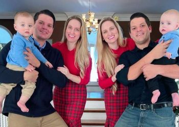 Gêmeas se casam com gêmeos e têm filhos idênticos