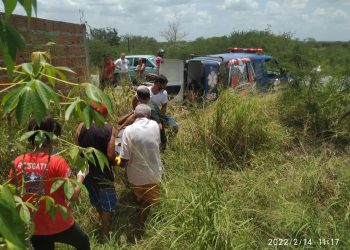 Homem cai de uma altura de 3 metros quando trabalhava em telhado de uma casa