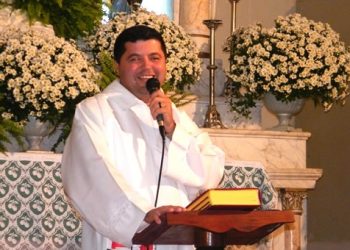 Padre Ademir da Paróquia de Retirolândia testa positivo para covid-19