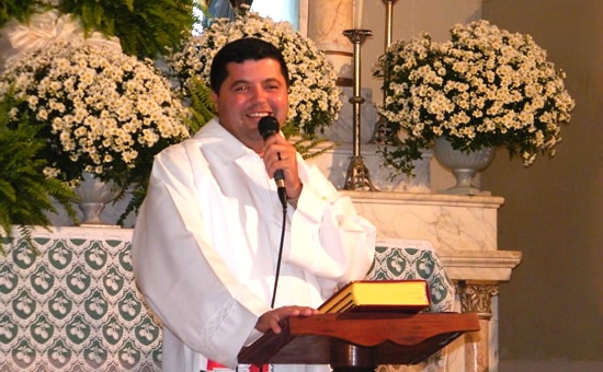 Padre Ademir da Paróquia de Retirolândia testa positivo para covid-19