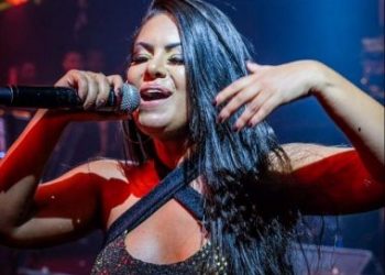 Paulinha Abelha respira com ajuda de aparelhos e é submetida a hemodiálise