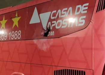 Ônibus do Bahia é atingido por bomba na Fonte Nova