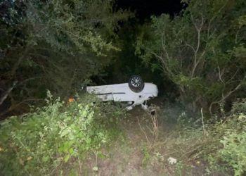 Mulher morre após capotamento de Siena num trecho da BA-411 que passa por recuperação