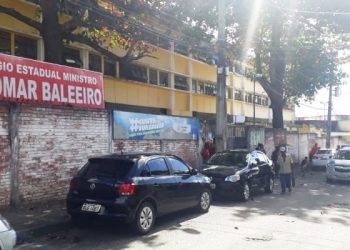 Estudante é morto a tiros dentro de colégio estadual em Salvador; vítima estava fardada no momento do crime