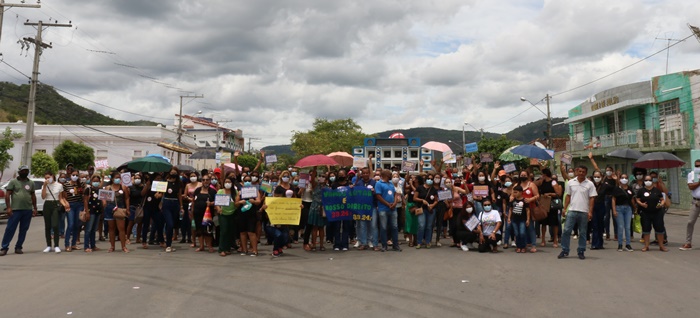 Professores de Itiúba realizam nova manifestação cobrando reajuste salarial de 33,24%