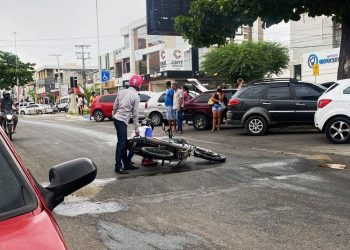 Derramamento de óleo provoca vários acidentes no centro de Coité