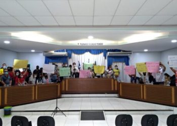 Tucano – SINDSMUT ocupa Câmara de Vereadores para impedir votação de projeto que enfraquece representação sindical