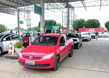 Motoristas protestam em Euclides da Cunha tido como município com gasolina mais caro da região Nordeste até Salvador