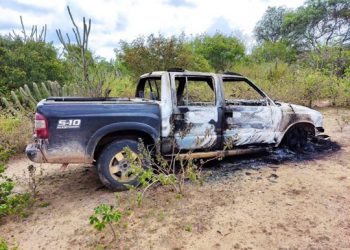 Carro de comerciante de Santaluz é encontrado queimado na zona rural de Cansanção; corpo carbonizado foi achado no local