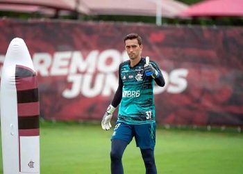Bahia acerta a contratação do goleiro César, ex-Flamengo