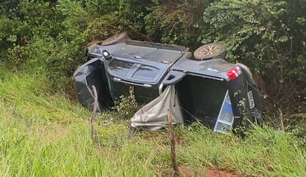 Acidente grave entre dois carros deixa seis pessoas mortas e uma ferida na PE 585, em Exu