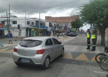 Coité – Condutores de veículos ignoram faixas elevadas e prioridade dos pedestres