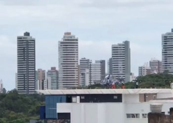 Homem morre após helicóptero com funcionários da Petrobras fazer pouso forçado ; 12 feridos foram resgatados