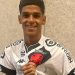 Quijinguense ‘Luva de Pedreiro’ faz 1ª viagem de avião e é recebido pelo Vasco