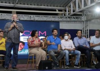 Cotado para vice, Nilo aparece pela primeira vez em palanque com Neto