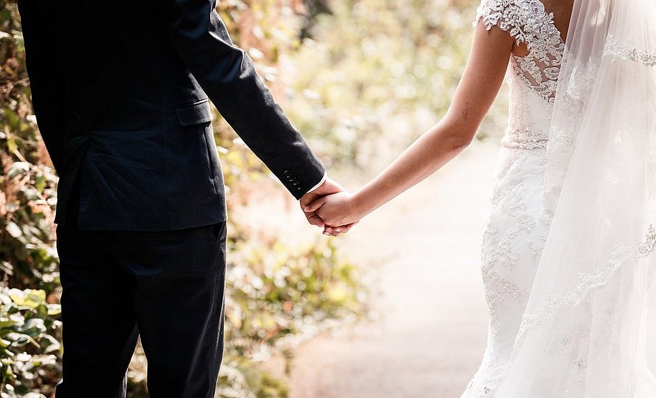 Padrinho ‘rouba’ noiva do amigo após declarar amor em discurso de casamento