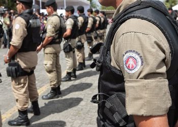 Rui anuncia que PMs baianos vão andar com câmeras de monitoramento