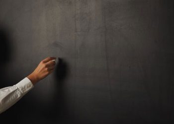 Câmara de Santaluz aprova aumento de 33,24% no salário de professores da rede pública municipal