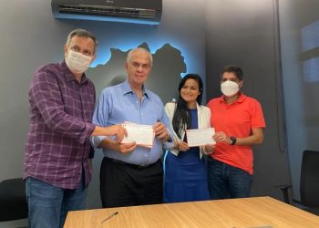 José Carlos Araújo e Débora Regis se filiam ao PDT