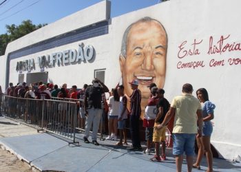 Prefeito de Riachão do Jacuípe não segura as lágrimas pela derrota e perda do título do Jacuipense