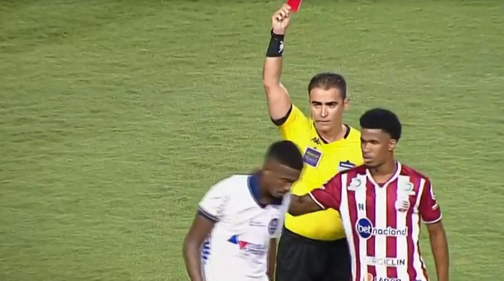 Com gol de Douglas Borel, Bahia vence o Náutico nos Aflitos e mantém liderança da Série B