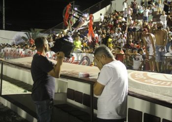 Prefeito de Riachão do Jacuípe não segura as lágrimas pela derrota e perda do título do Jacuipense