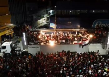 Torcedores do Atlético comemoram muito a conquista do bi-campeonato em Alagoinhas