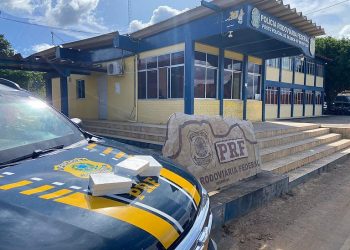 PRF apreende cocaína avaliada em R$ 900 mil com passageiro de ônibus em Seabra
