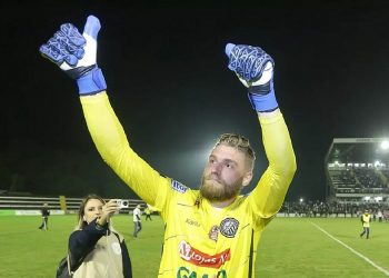 ‘O novo goleiro deve chegar até sexta’, diz presidente do Vitória