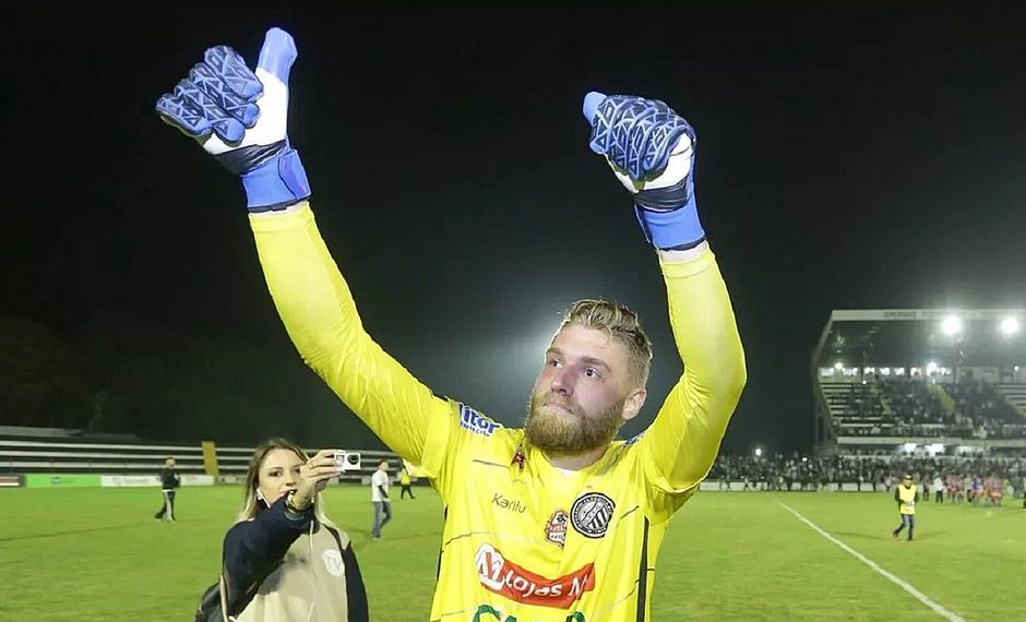 ‘O novo goleiro deve chegar até sexta’, diz presidente do Vitória