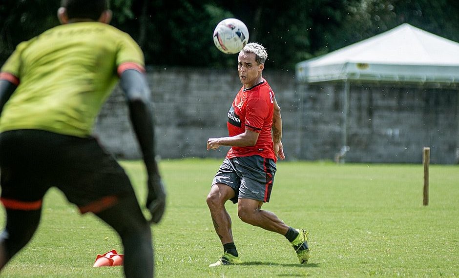 Maior contratação da temporada, Jadson rescinde com o Vitória