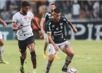 Embaixo de muita chuva Vitória perde para o Remo em estreia na série C