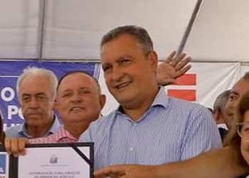Governador anuncia decreto que tornará opcional uso de máscara em espaços fechados