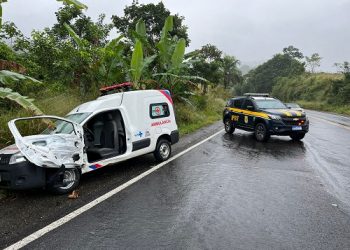 Motorista de ambulância e técnica em enfermeira morrem na BR 330 durante troca de pneu